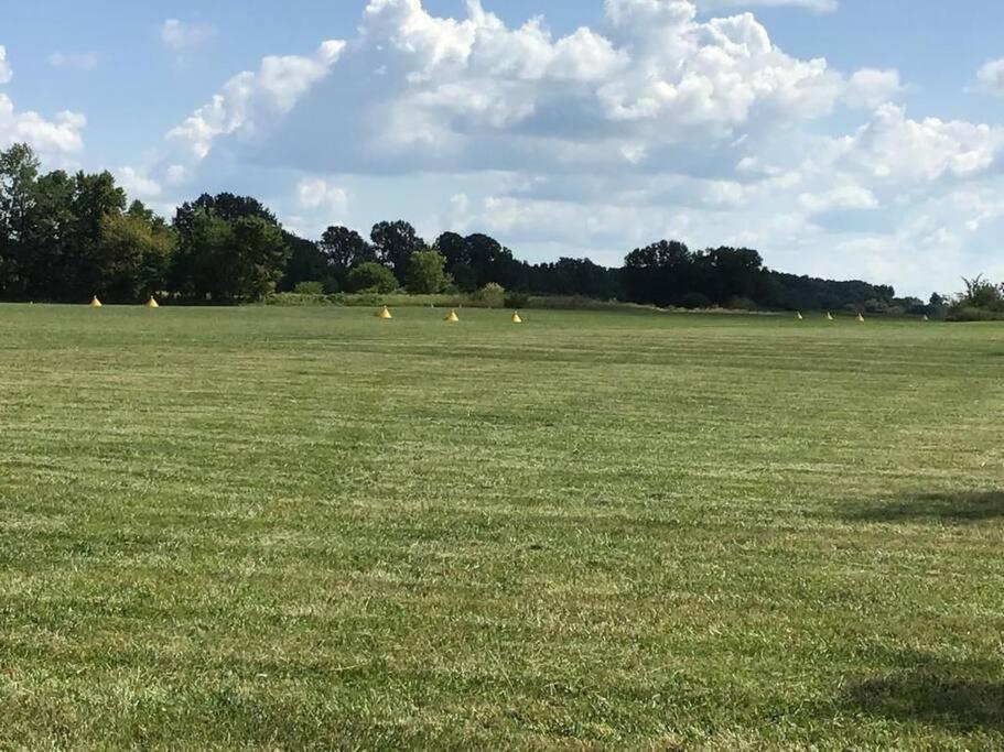 הוילה Tecumseh House On Grass Runway With Fly-In/Fly-Out Access מראה חיצוני תמונה